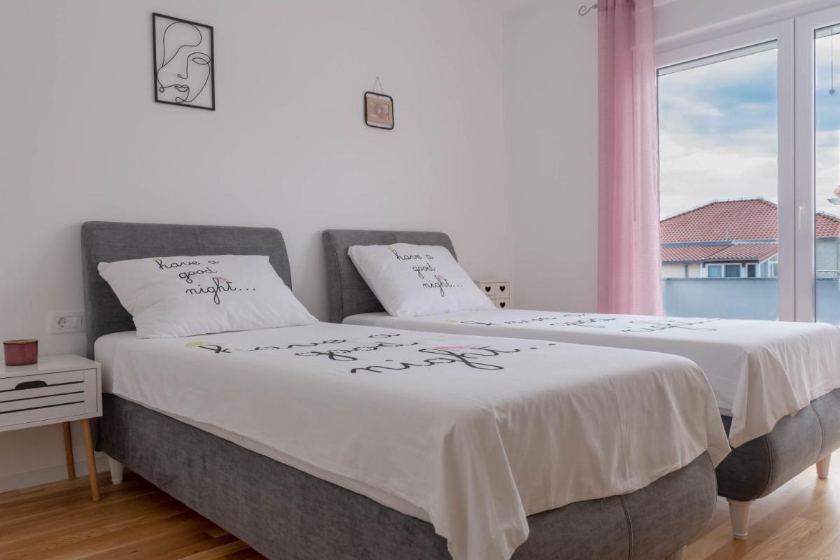 Luxury apartment with terrace Castel - Hizvo