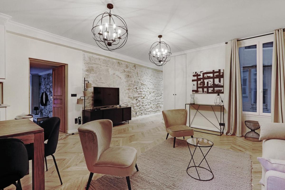 Suitetrails - Pick A Flat's Apartment in Le Marais - Rue Saint Martin