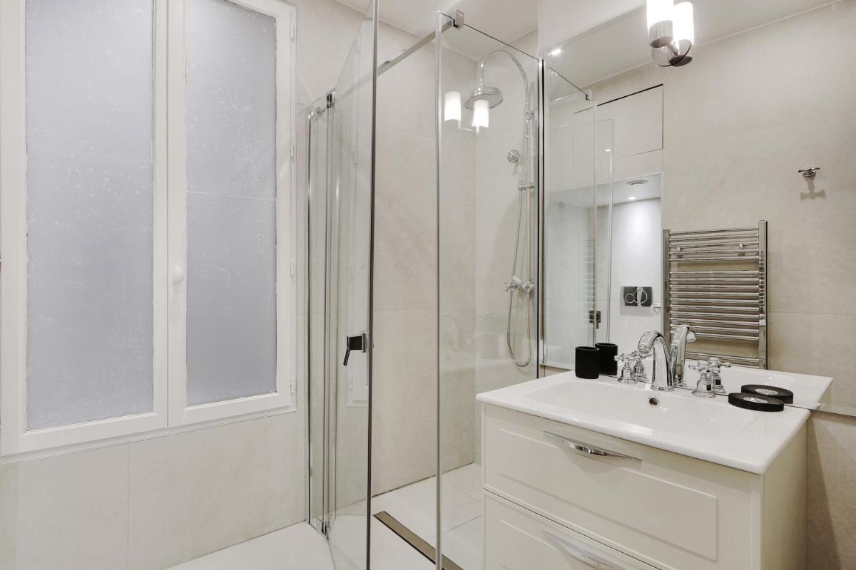 Suitetrails - Pick A Flat's Apartment in Le Marais - Rue Saint Martin