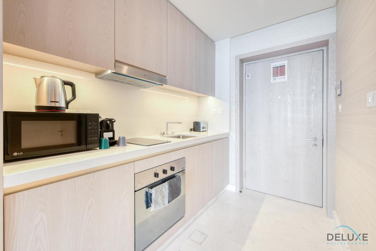 Opulent Studio at The Palm Tower Palm Jumeirah by Deluxe Holiday Homes - Housity