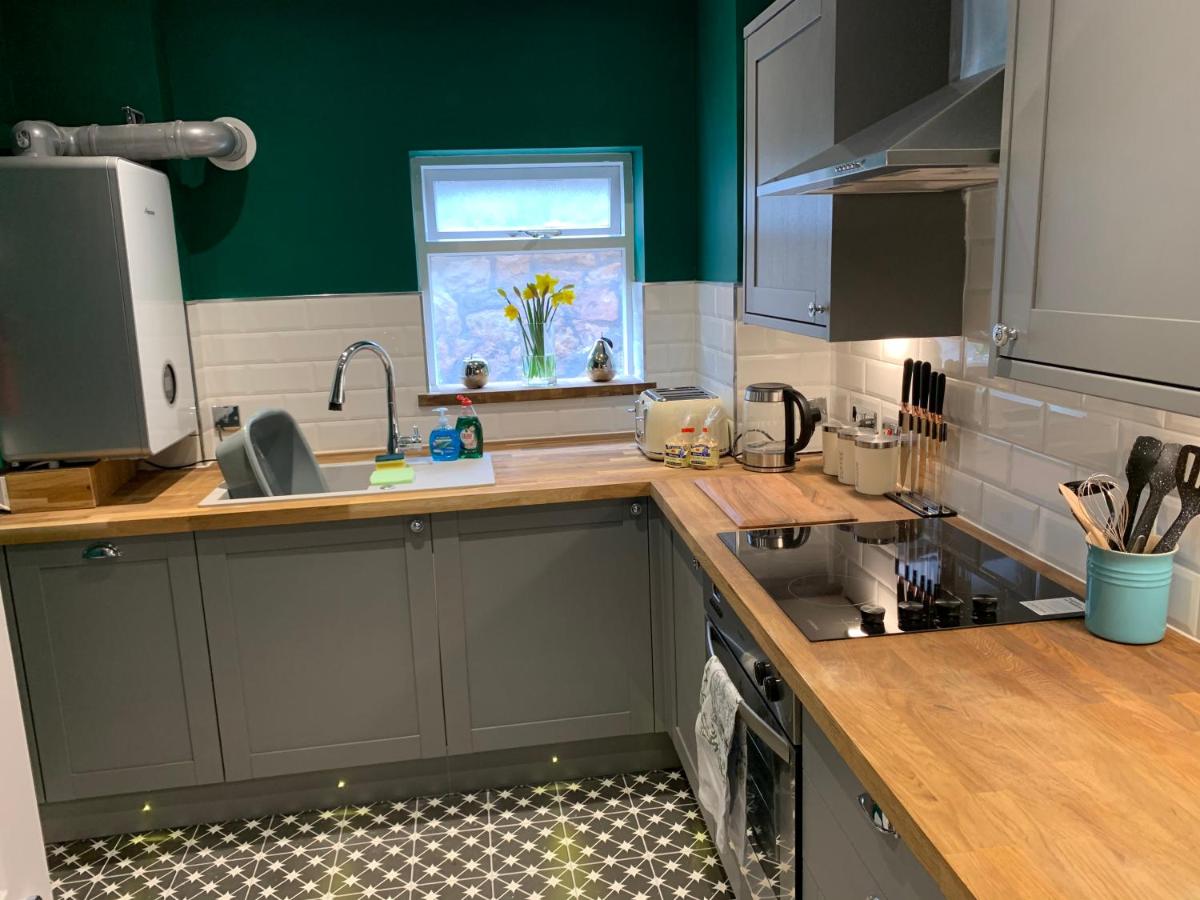 Stylish 2 Bed Penthouse in Trendy Pontcanna - Housity