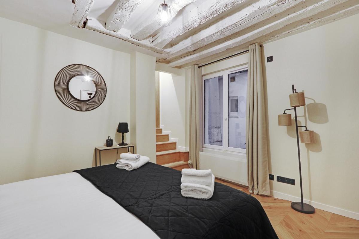 Suitetrails - Pick A Flat's Apartment in Le Marais - Rue Saint Martin