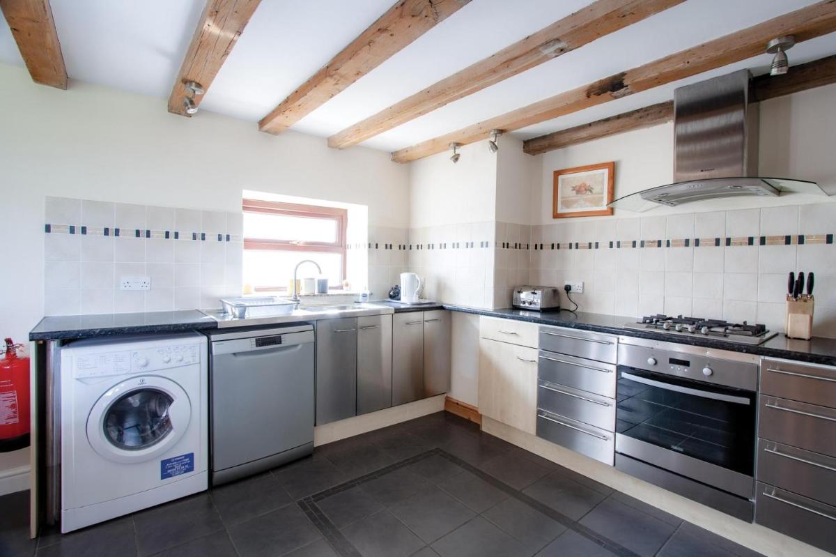 East Pilton Farm Cottage - 4 Bedroom Cottage - Rhossili - Housity
