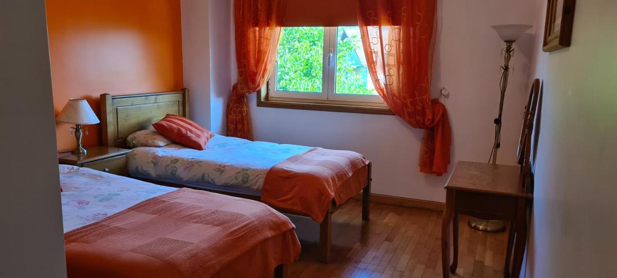 Beautiful detached villa with private pool, Fibre Wi-fi, garden, games room & BBQ - Housity