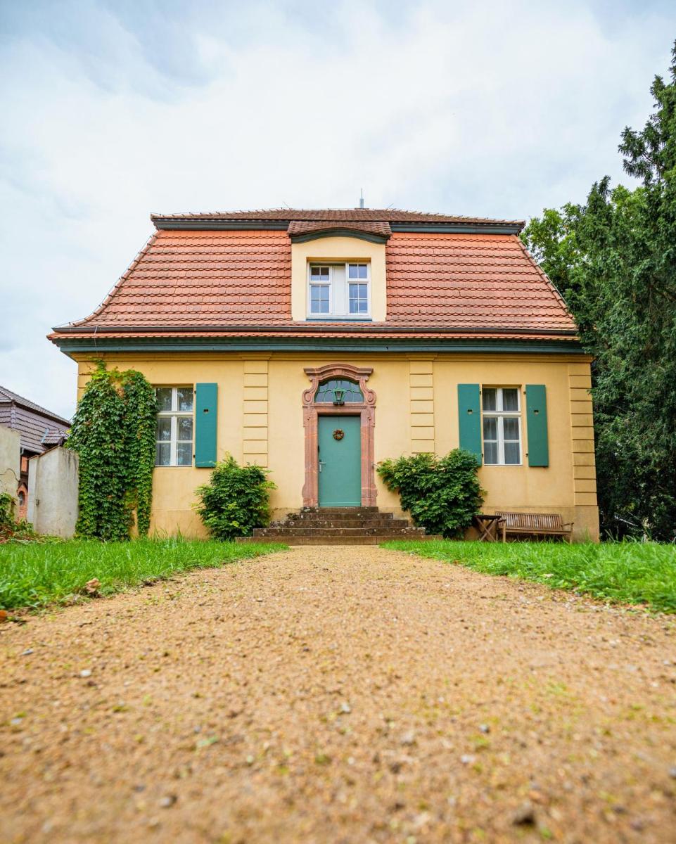 Kavaliershaus Krumke - Gästehaus im Schlosspark - Schlüsselbox - kein TV - Housity