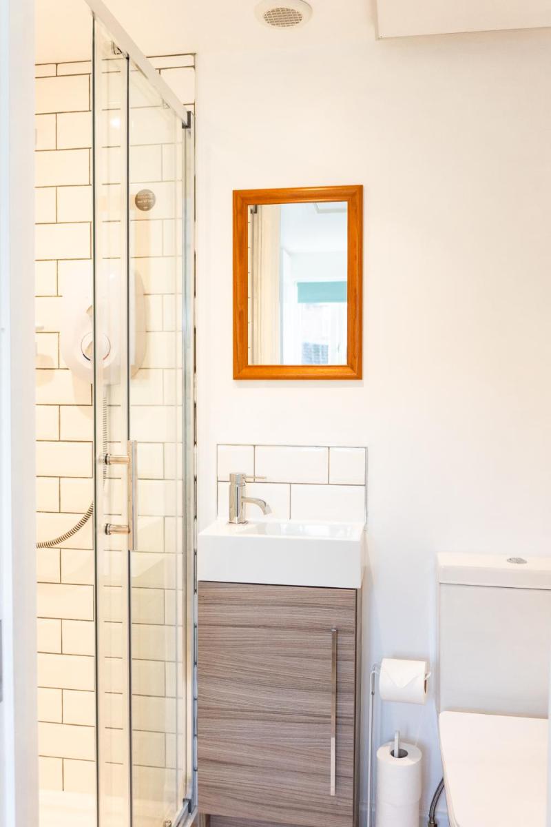 Kelston View by Cliftonvalley Apartments - Housity