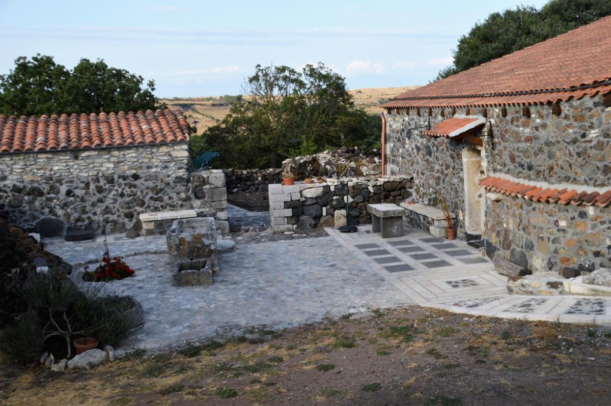 Su Montiju de sa falada manna - Housity