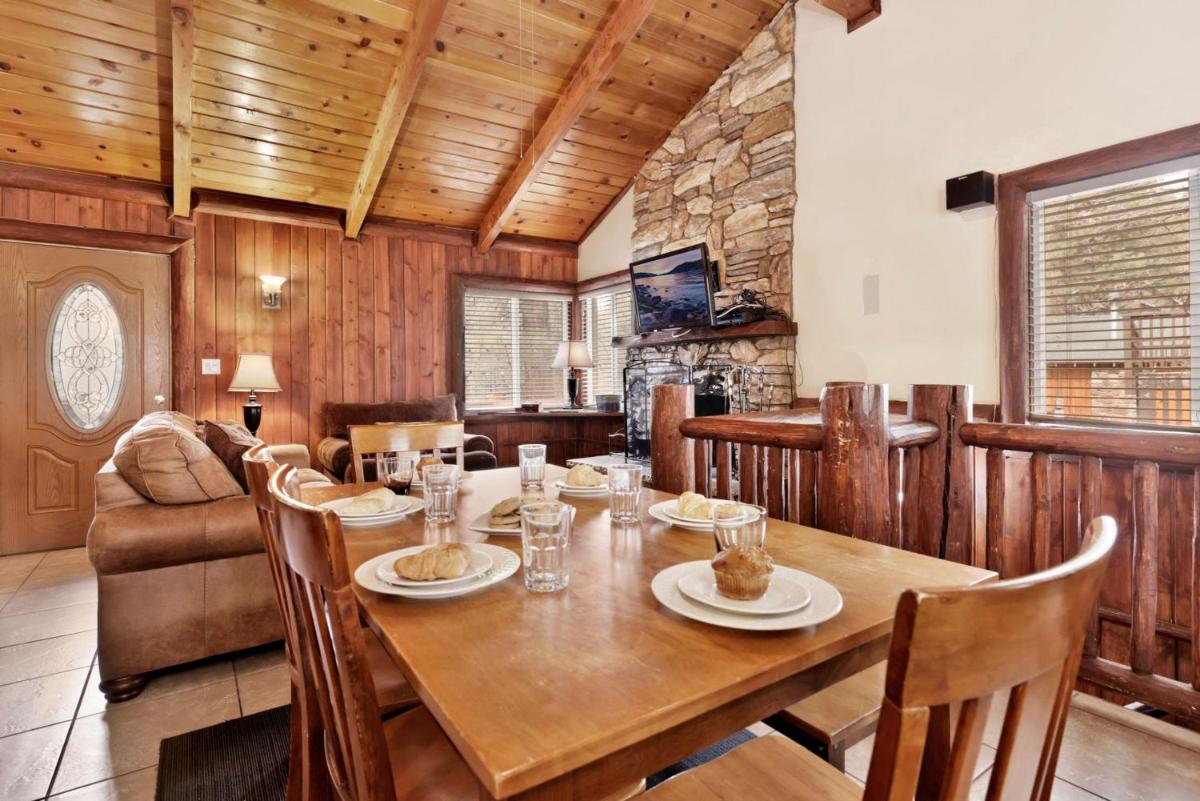Bear Tracks #2020 by Big Bear Vacations - Housity