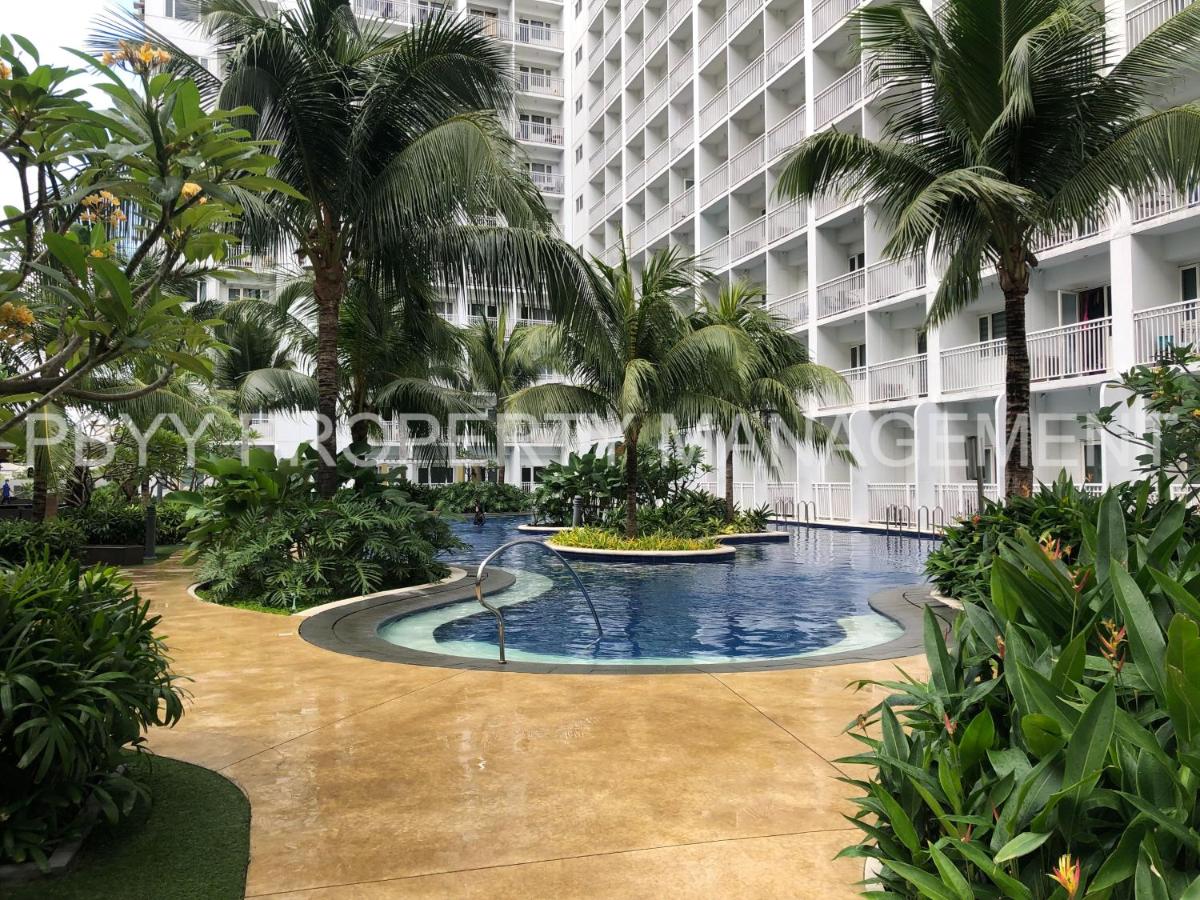 Shore Residences, Mall Of Asia Complex Stays by PBYY - Housity