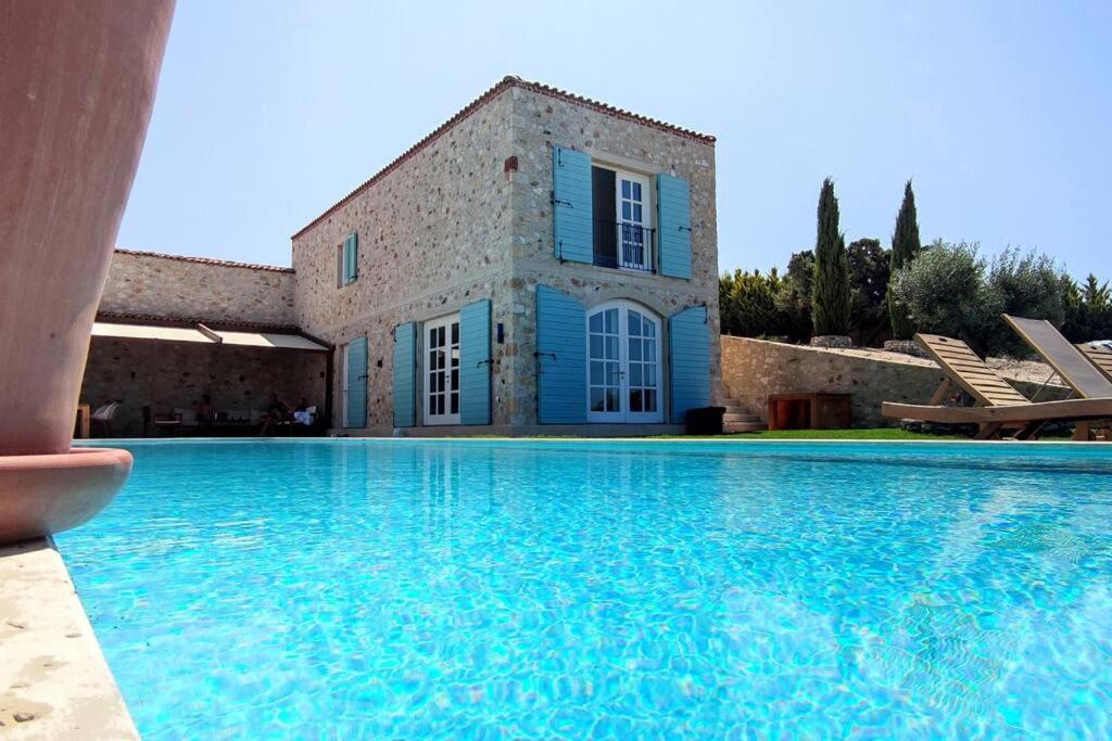 Suitetrails - Magnificent Stone House Villa 14 beds 7 en-suite rooms Çeşme (450 m2 6500 land)