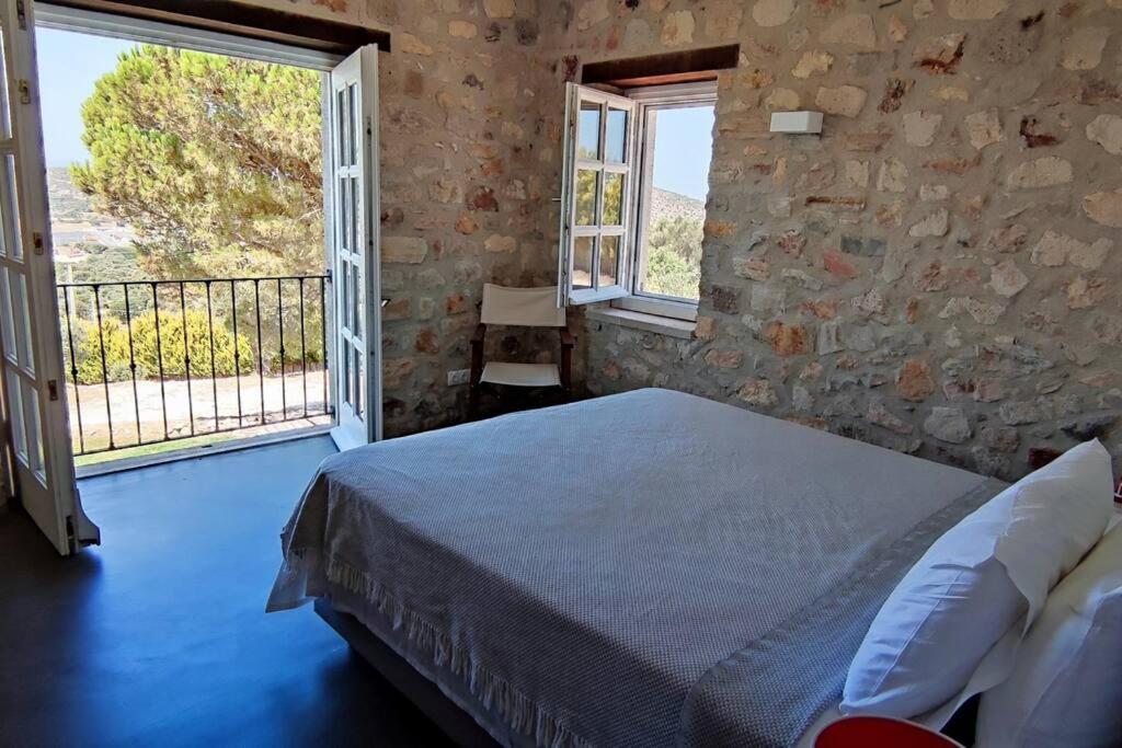 Suitetrails - Magnificent Stone House Villa 14 beds 7 en-suite rooms Çeşme (450 m2 6500 land)