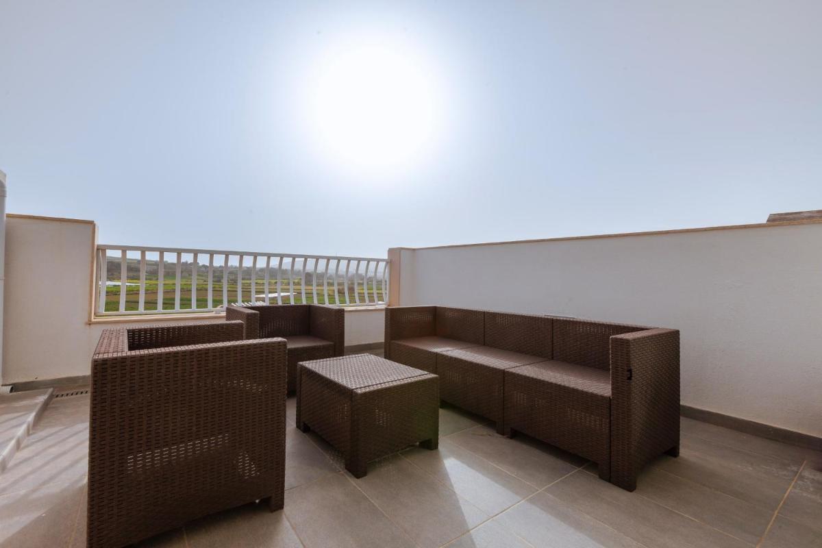 Spacious and Modern Penthouse with terrace-Hosted by Sweetstay - Housity