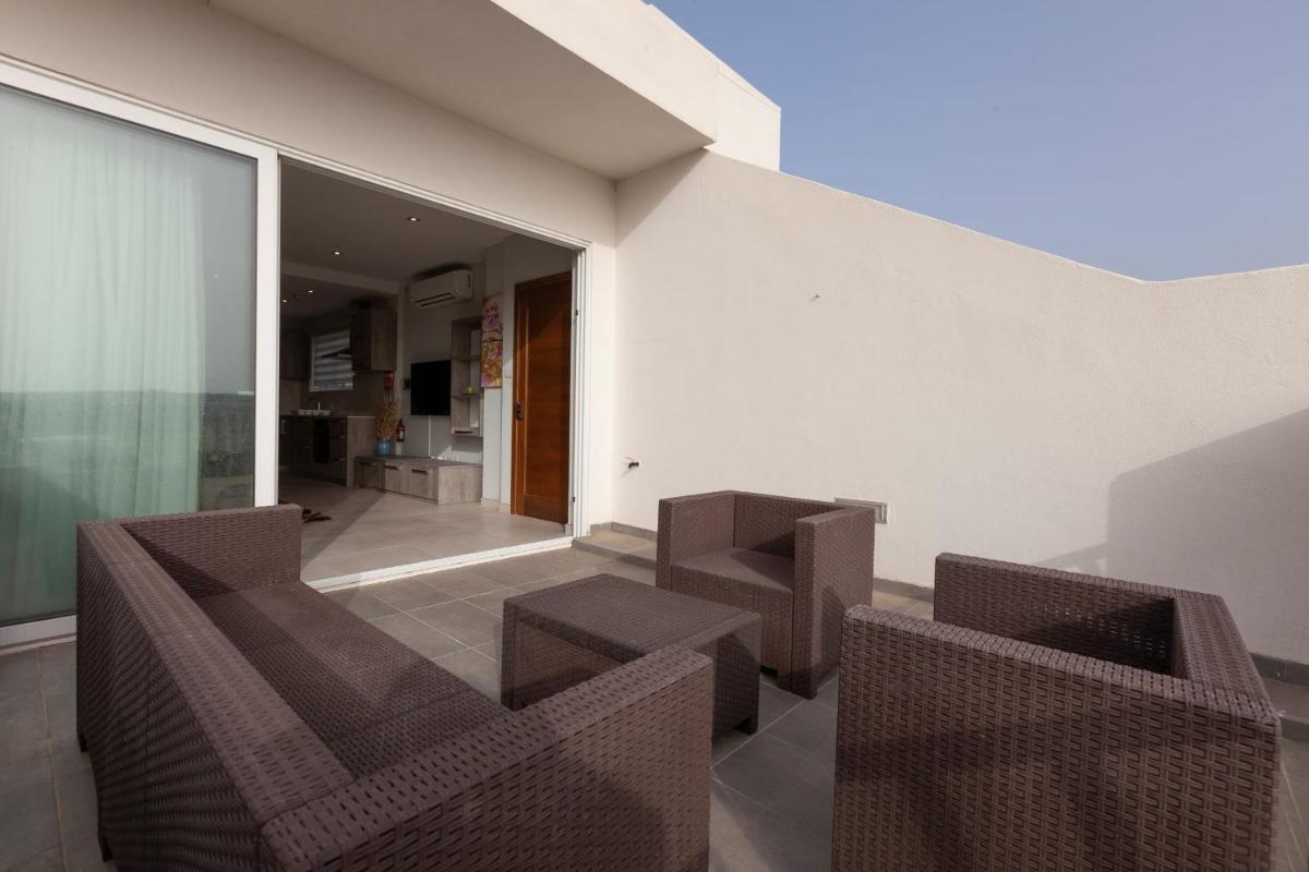 Spacious and Modern Penthouse with terrace-Hosted by Sweetstay - Housity