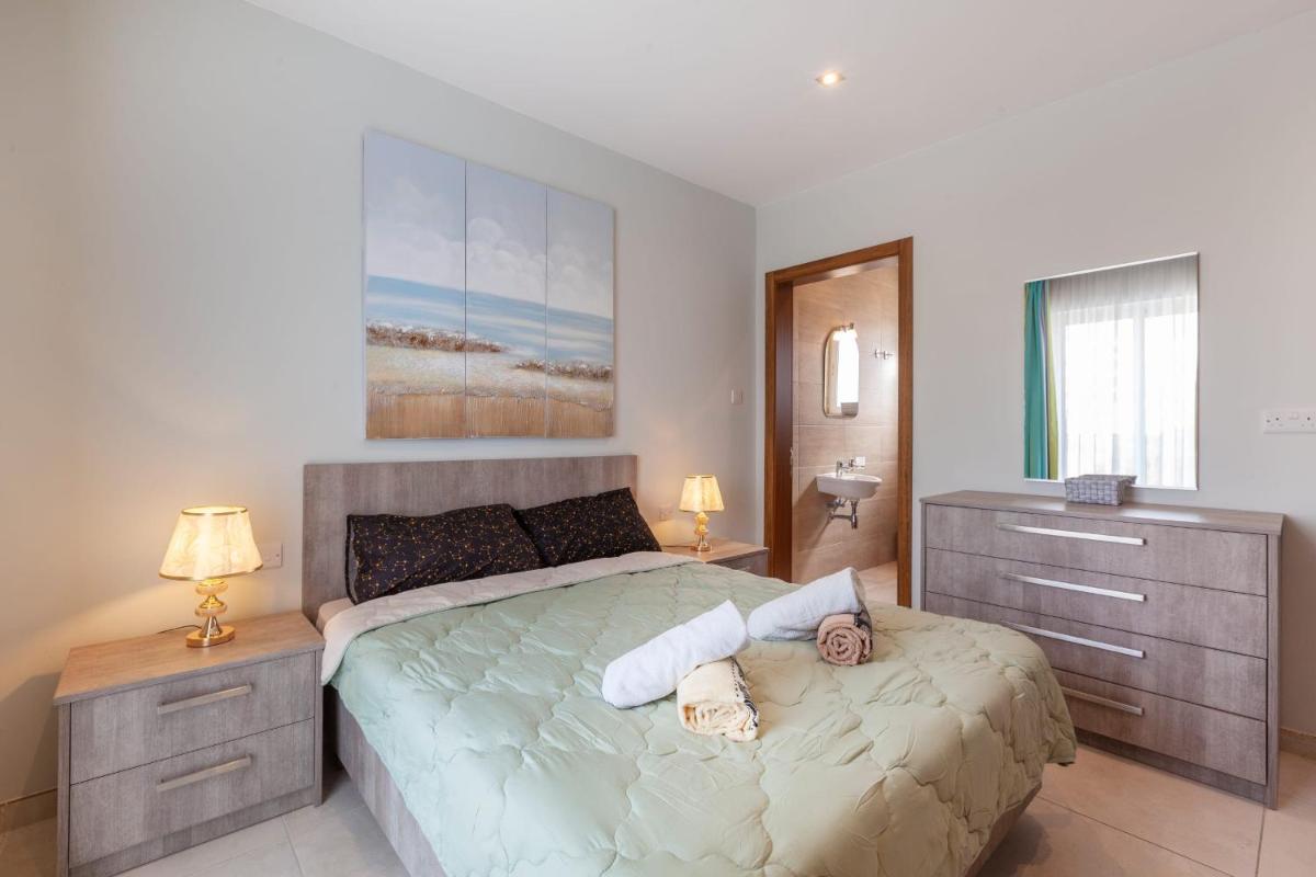 Spacious and Modern Penthouse with terrace-Hosted by Sweetstay - Housity