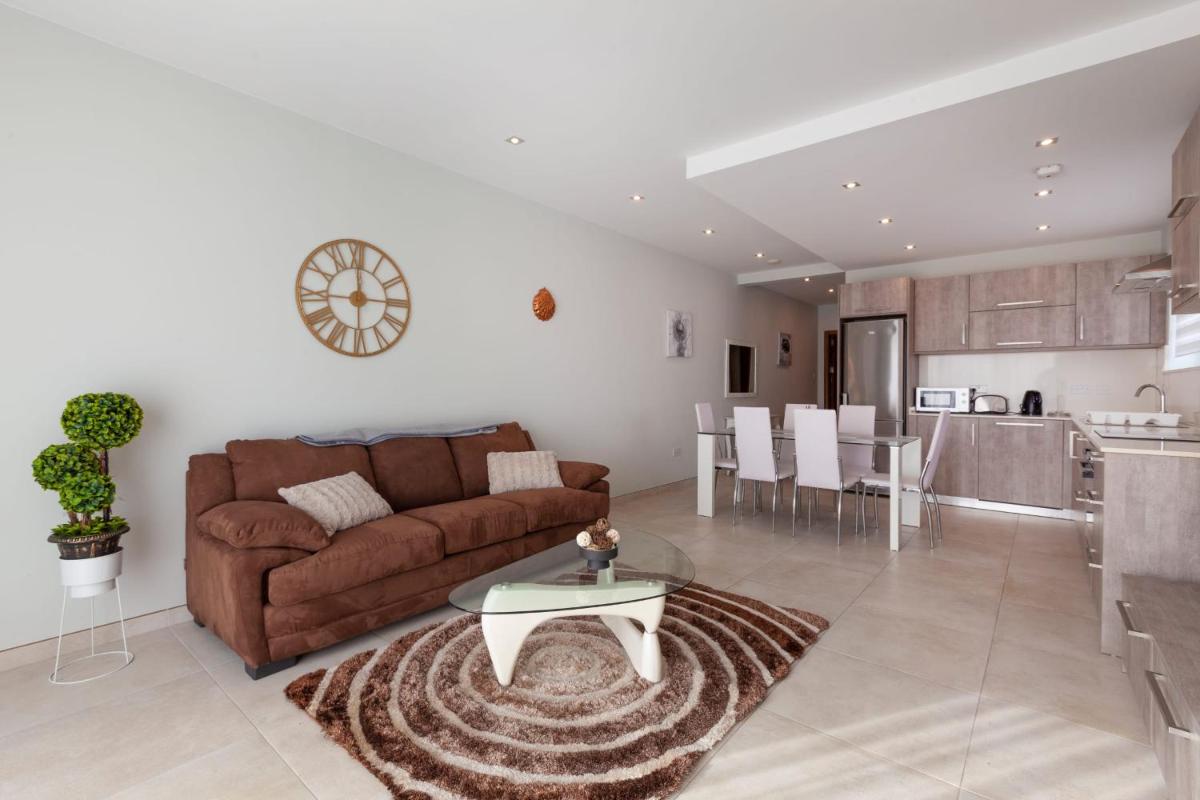Spacious and Modern Penthouse with terrace-Hosted by Sweetstay - Housity