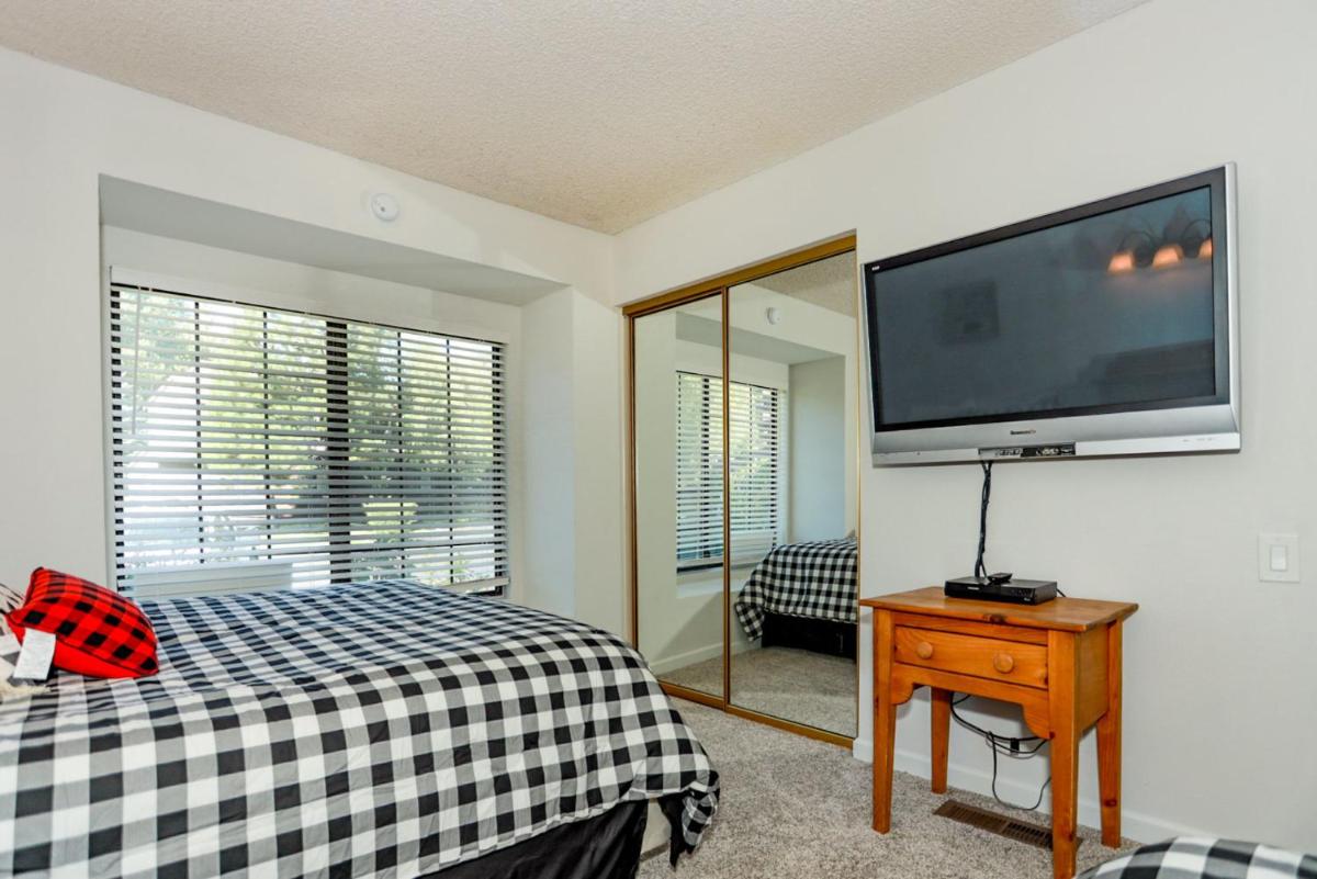 Cienega Getaway - 1952 by Big Bear Vacations - Housity