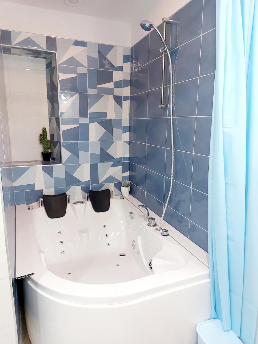 Bleu bijou apartment - Housity
