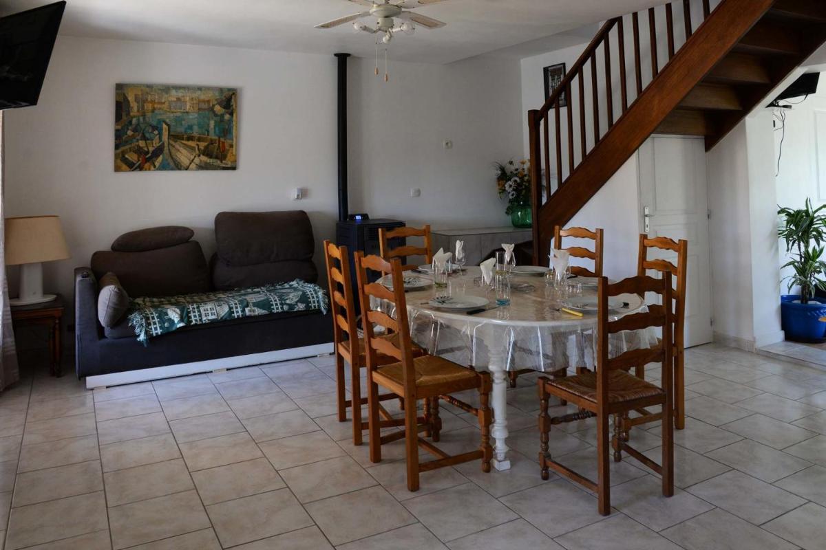 Charming House Near The Sea - Housity