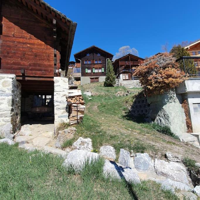 Gîte de Mase sur la rive droite du Val d'Hérens - Housity