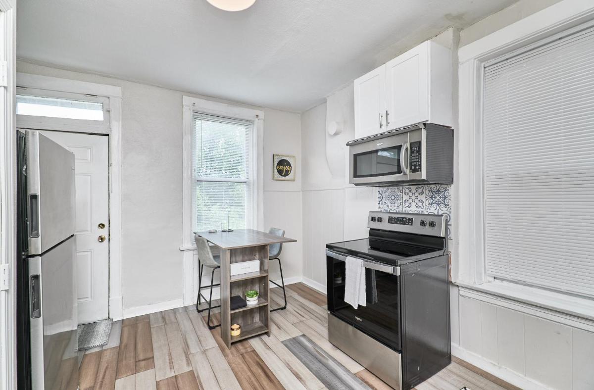 1 Bd Apt near forest park, Science Center & dining - Housity