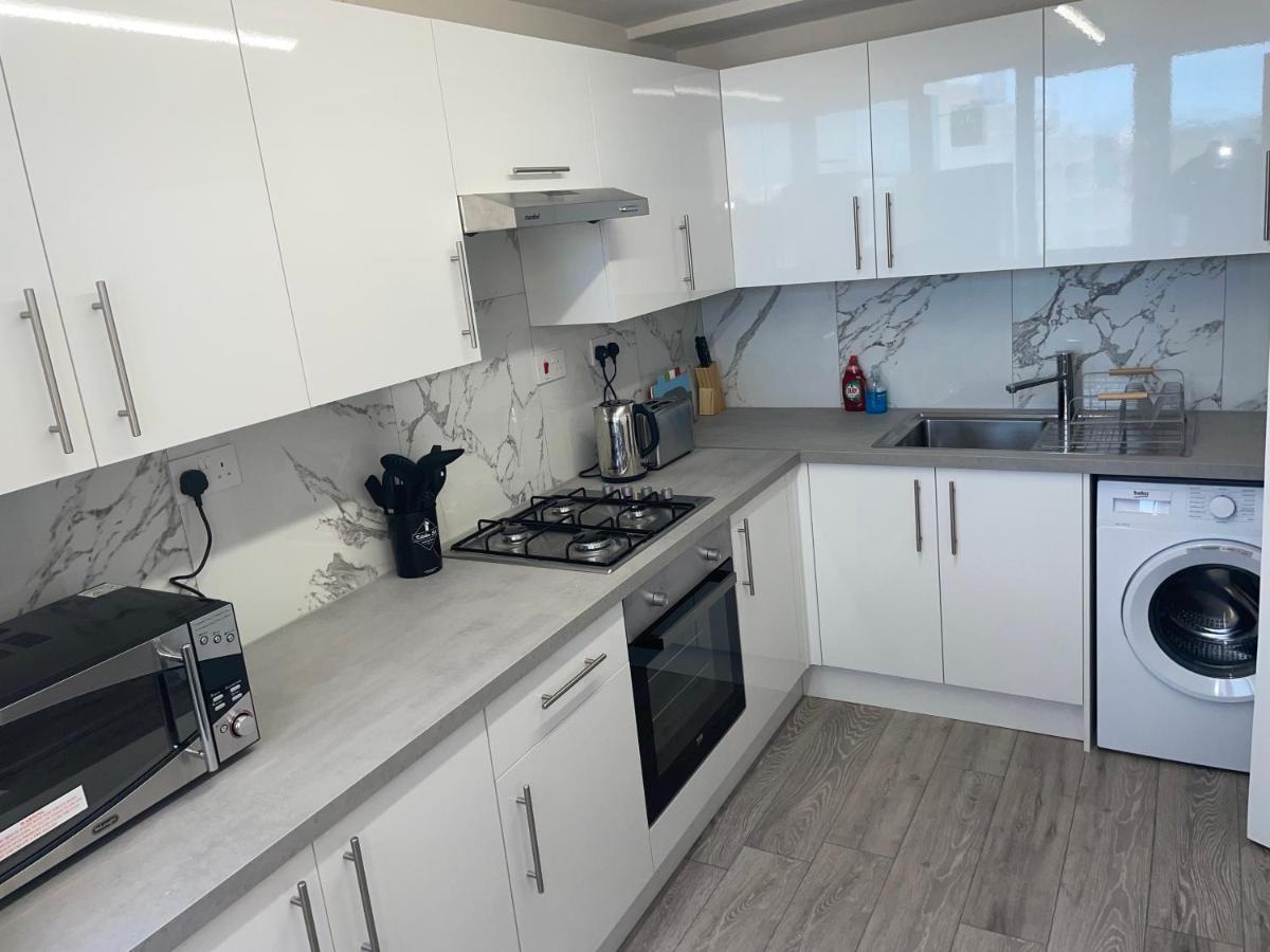 Dulwich Delight Panoramic View Apartment - Housity