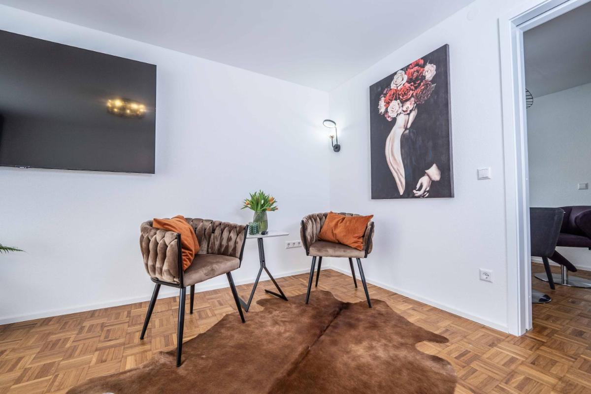 City Wohnung FN L 5 KLIMATISIERT mit Balkon und Küche - Housity