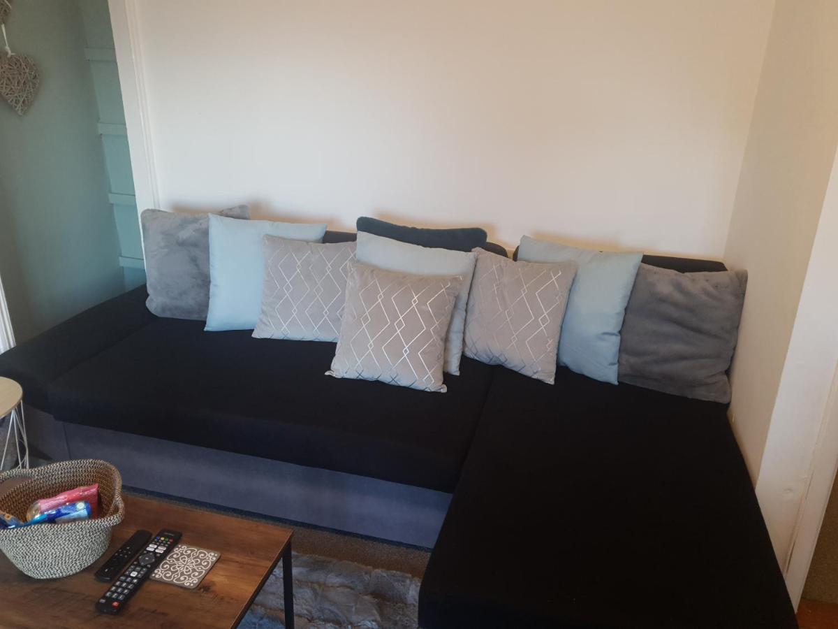 Topzy-Turvy - 1 Bedroom Apartment - Hizvo