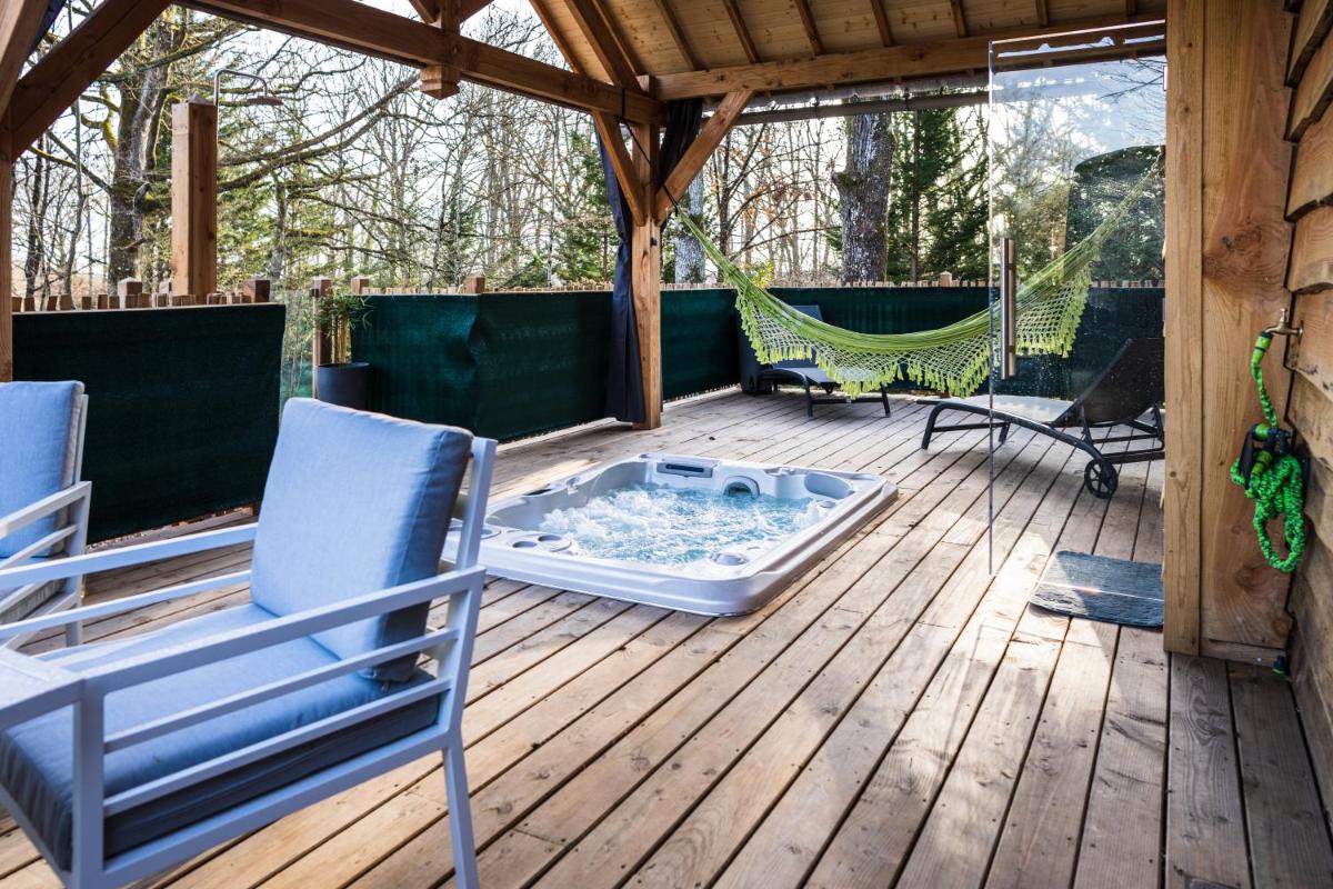 Suitetrails - Charmante Cabane dans les arbres avec jacuzzi et sauna