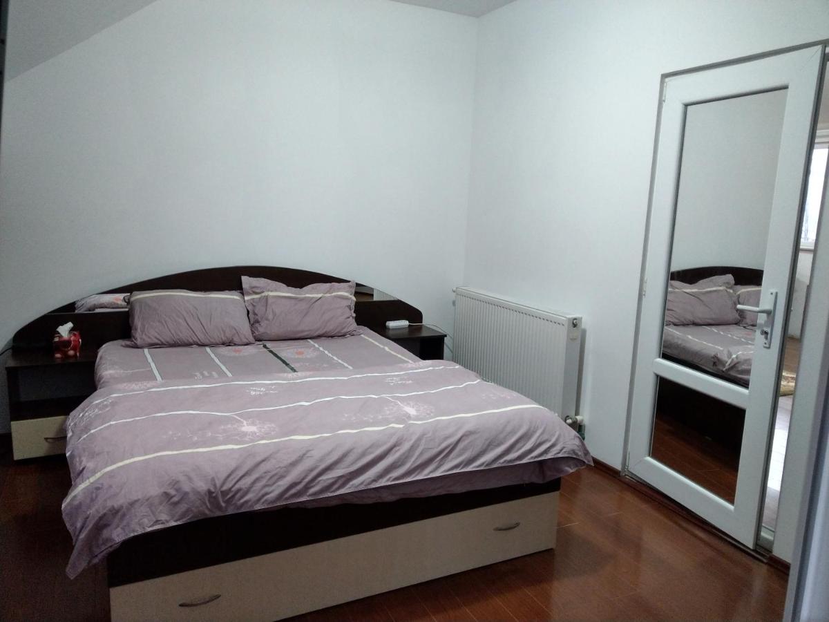 Apartament 5 camere cu balcon Costinesti plaja 5 minute Nucilor 6 - Housity
