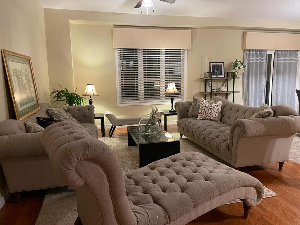 Luxurious 3 bedroom High end villa with Lounge and Fireplace - Housity
