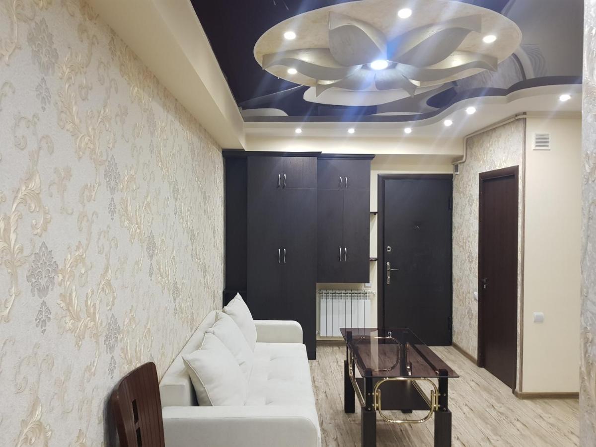 Luxury Apartment-3 in the Center of Yerevan, Safaryans Family - Housity