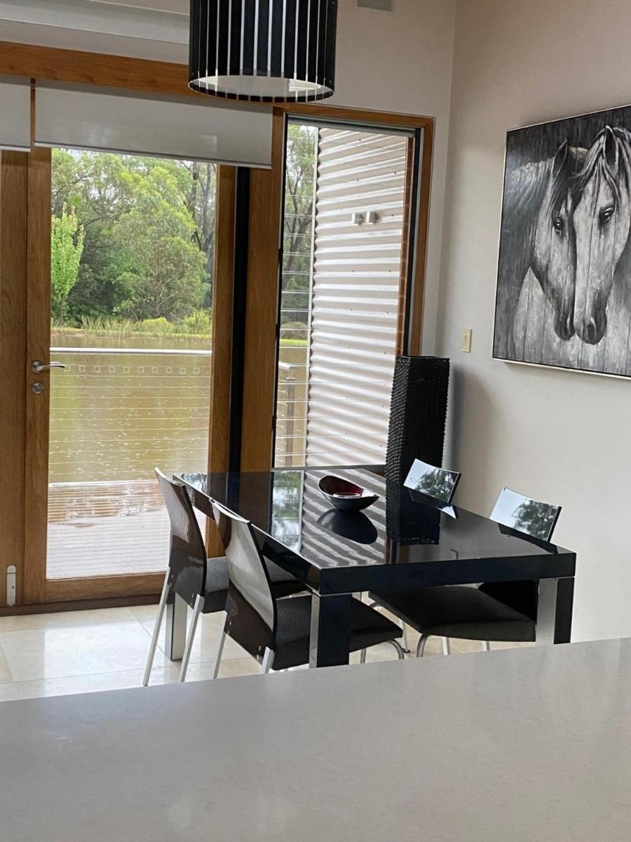 Casa Sul Lago in the H'Lands - Housity