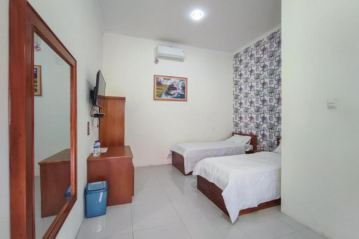 Suitetrails - RedDoorz at Tanakatto Homestay Waikabubak