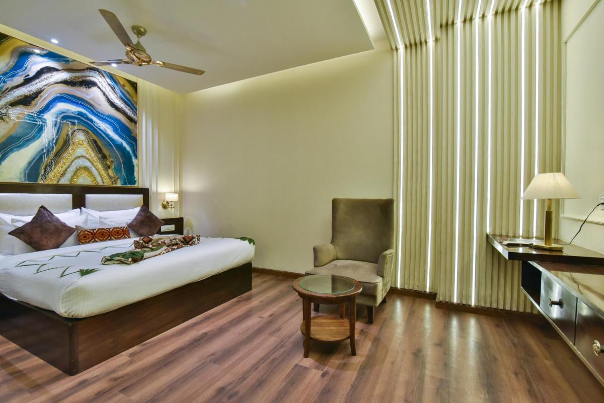Hotel BR Grand With Nimo Club Amritsar -5 Mint From Golden Temple - Housity