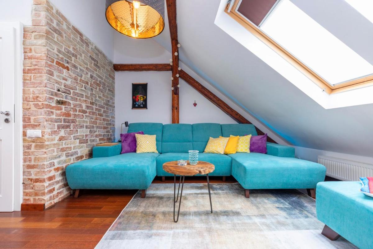 Beautiful and Romantic Penthouse with Two Terraces - Housity