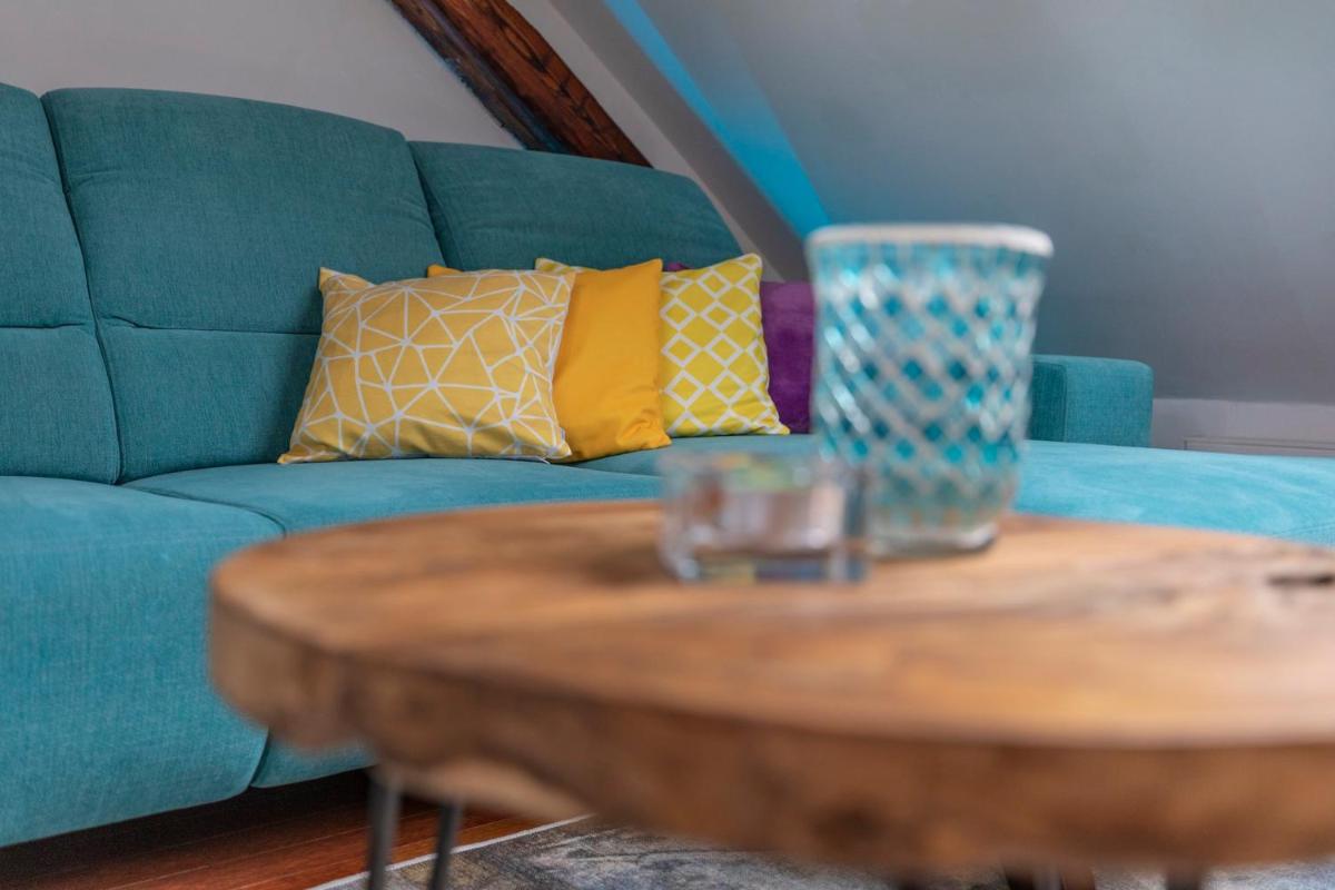 Beautiful and Romantic Penthouse with Two Terraces - Housity