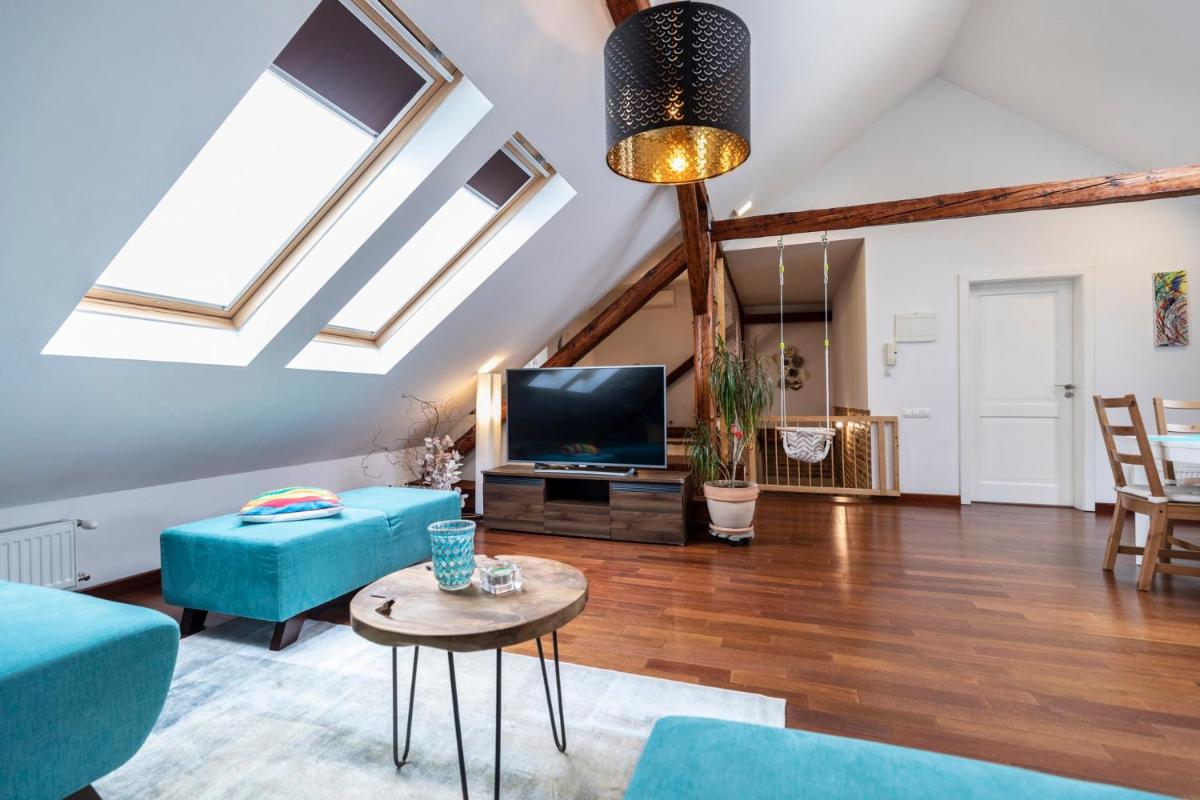Beautiful and Romantic Penthouse with Two Terraces - Housity