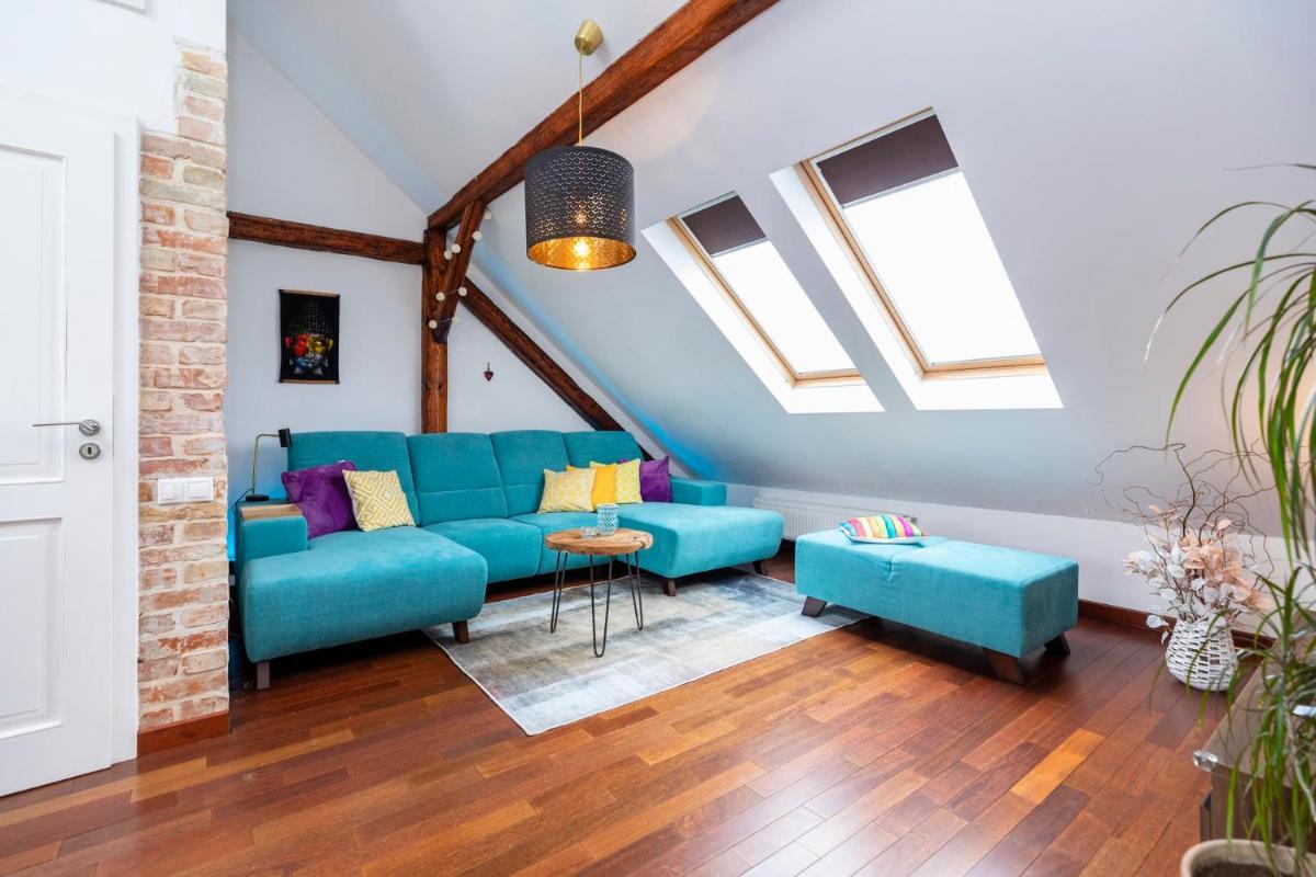 Beautiful and Romantic Penthouse with Two Terraces - Housity