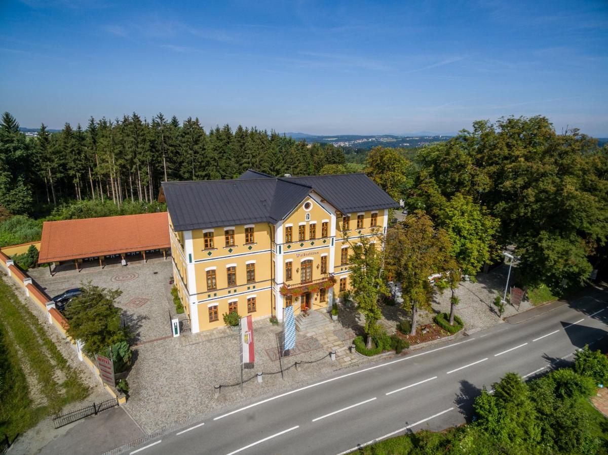 Hotel & Restaurant Waldschloss - Housity