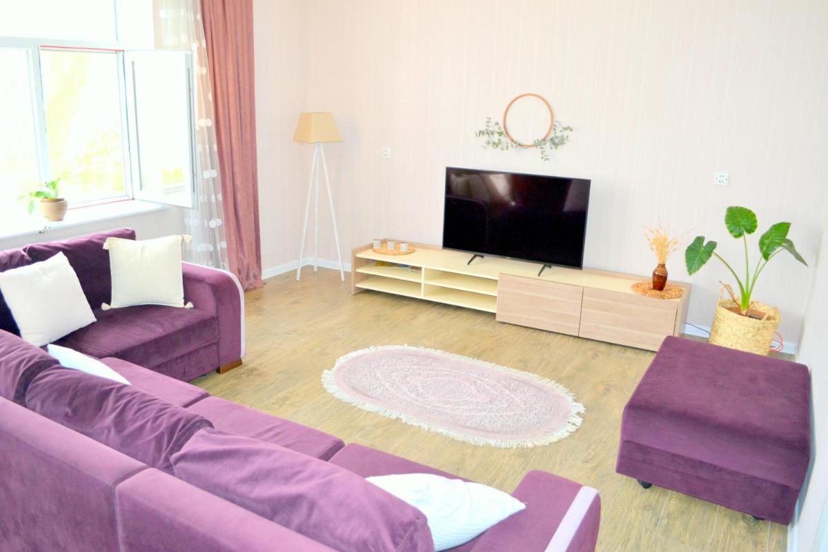 Garden Cottage near Beach, Airport - Housity