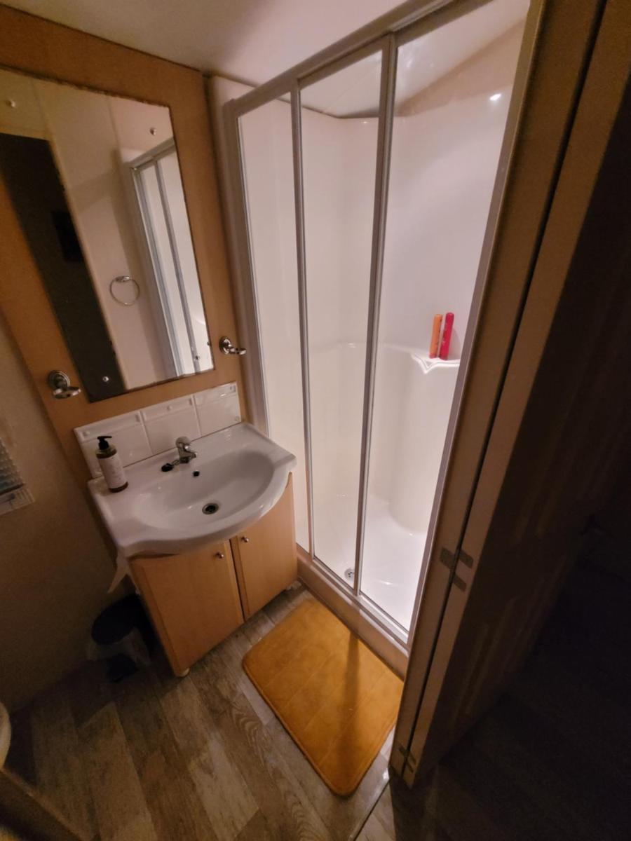 The Wolds - 6 Birth Caravan - Housity