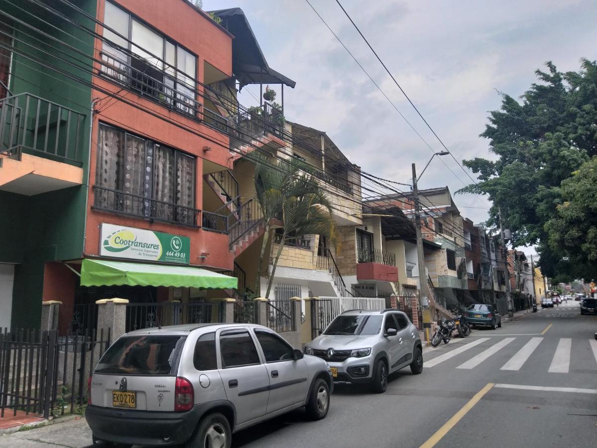 La Comunita-Cinema Hostel - Housity