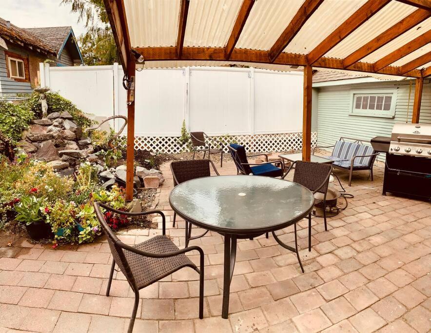 Gold Crest Suites - Housity