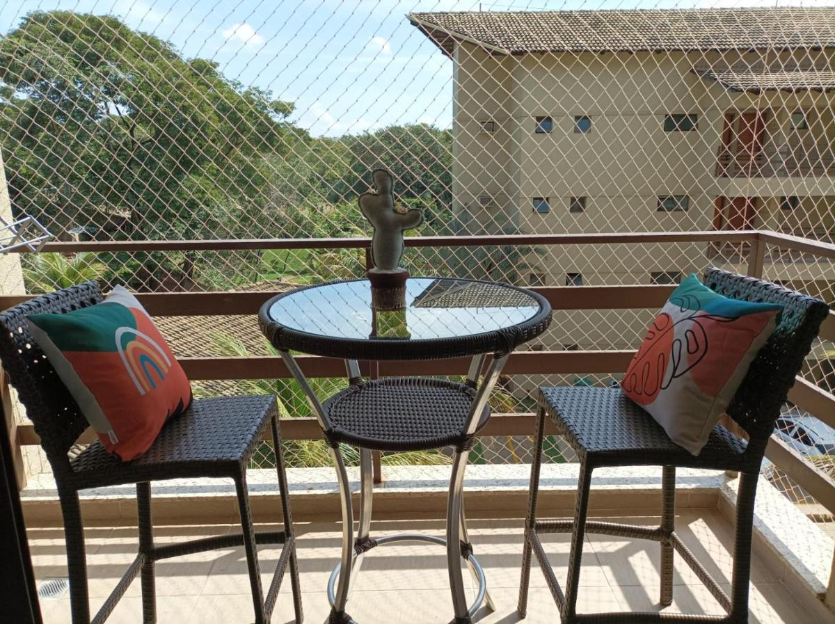 ALDEIA do LAGO Caldas Novas Lindo Apt com Cozinha Mobília Nova Pode Levar Bebidas na Área das Piscinas - Housity