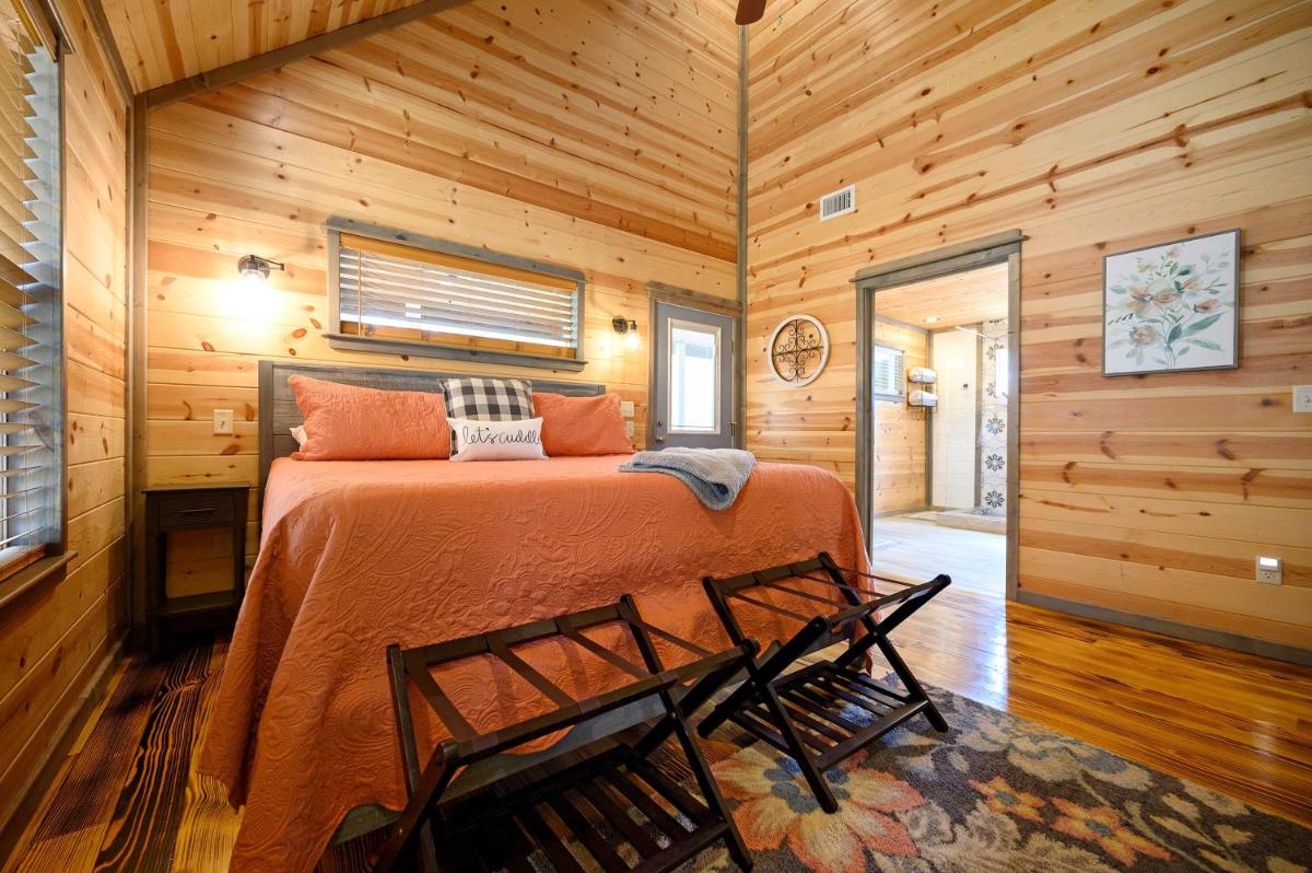 Convenient Romantic Hot Tub BBQ 3-night special! - Housity