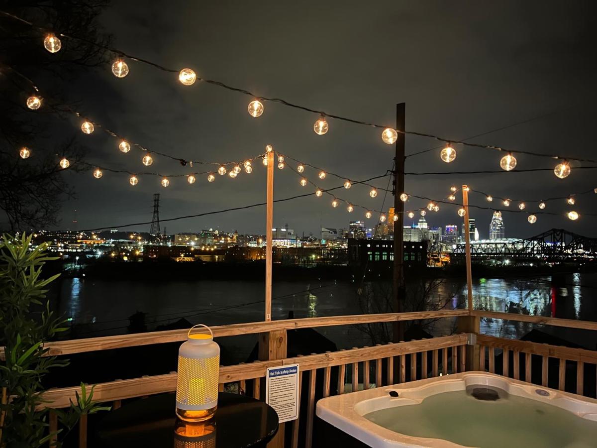 Cozy Riverfront Bungalow with Stunning Views - Housity