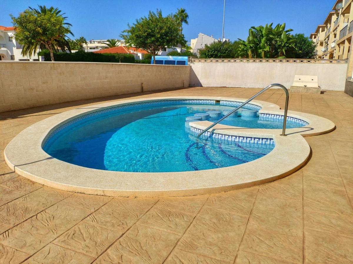 Apartament with shared swimming pool 50m from the beach - Housity