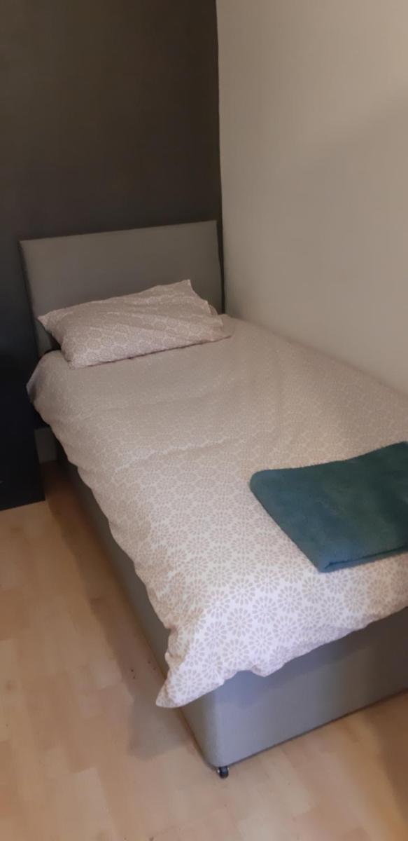 Double room OWN PRIVATE bathroom, near centre - Housity