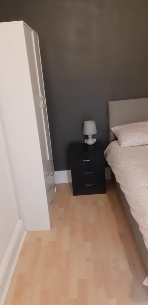 Double room OWN PRIVATE bathroom, near centre - Housity