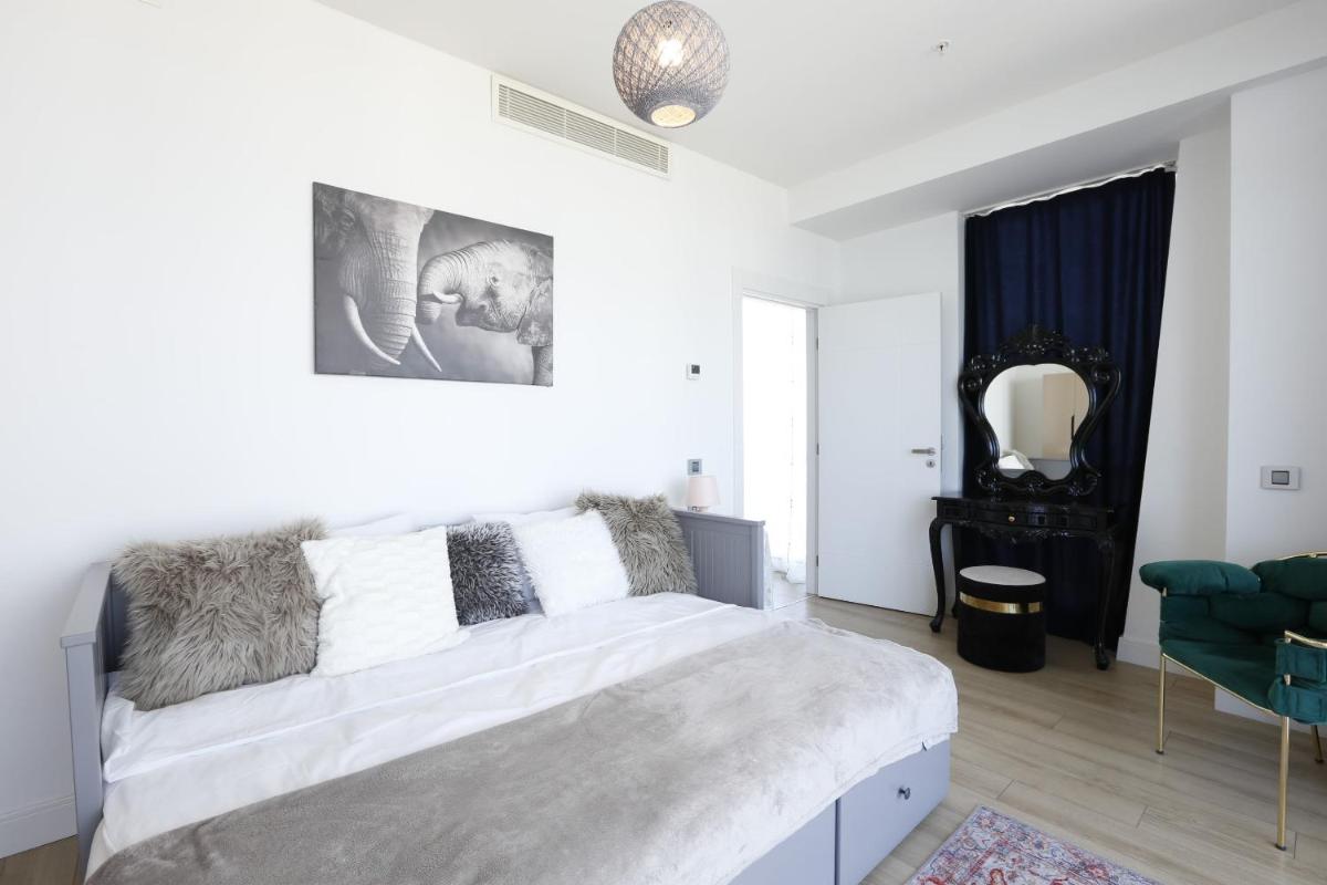 cvzxsaat With Breathtaking View in Kartal, Istanbul - Housity
